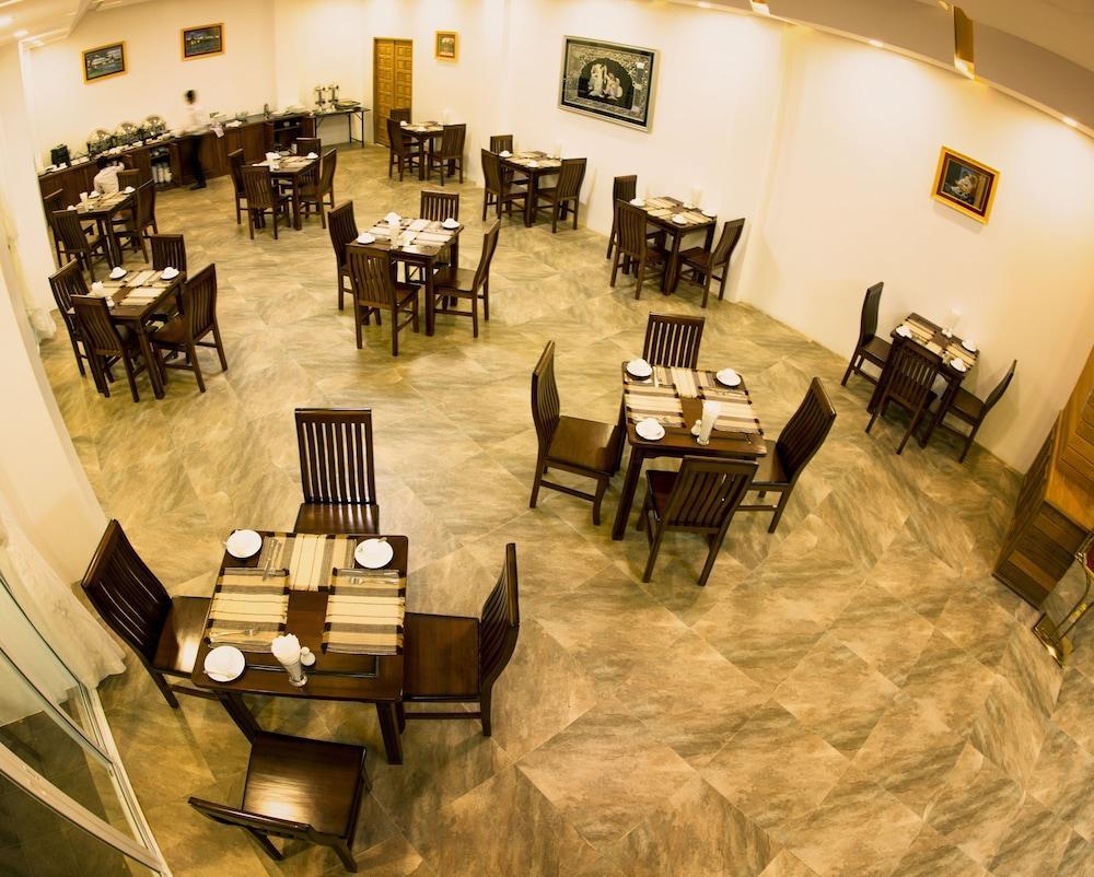 Yadanarpon Dynasty Hotel Мандалай Экстерьер фото