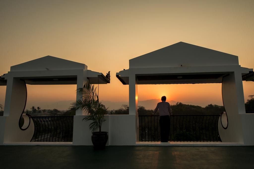 Yadanarpon Dynasty Hotel Мандалай Экстерьер фото