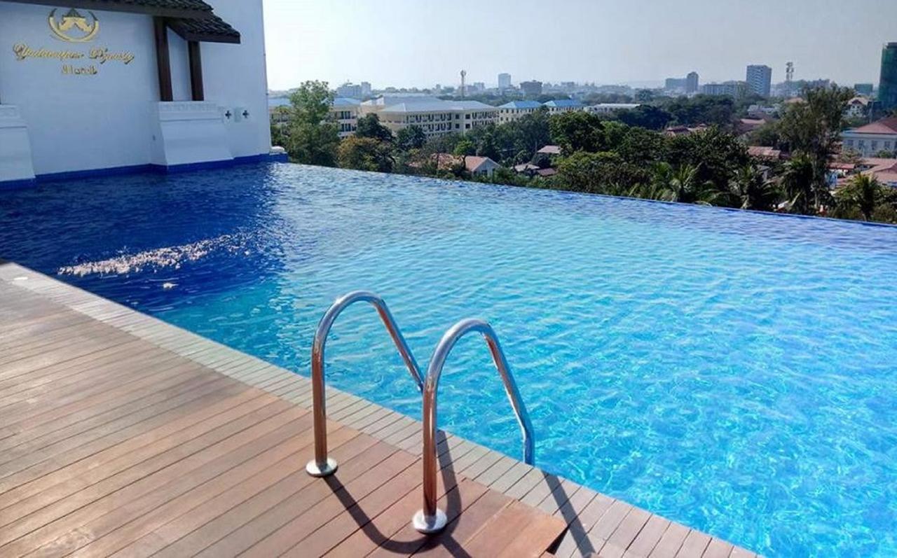 Yadanarpon Dynasty Hotel Мандалай Экстерьер фото